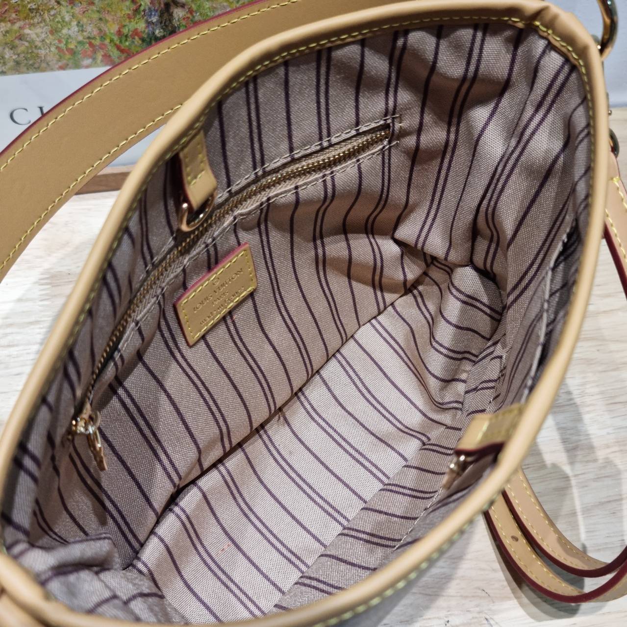 LV delightful newer bag กระเป๋าทรงโท้ทสุดปัง รุ่นขายดี ที่มาในไซส์ใหม่ สะดวกพกพามากๆ สายสะพายมีมาให้ 2 แบบ คล้องไหล่ และสายสะพายข้าง