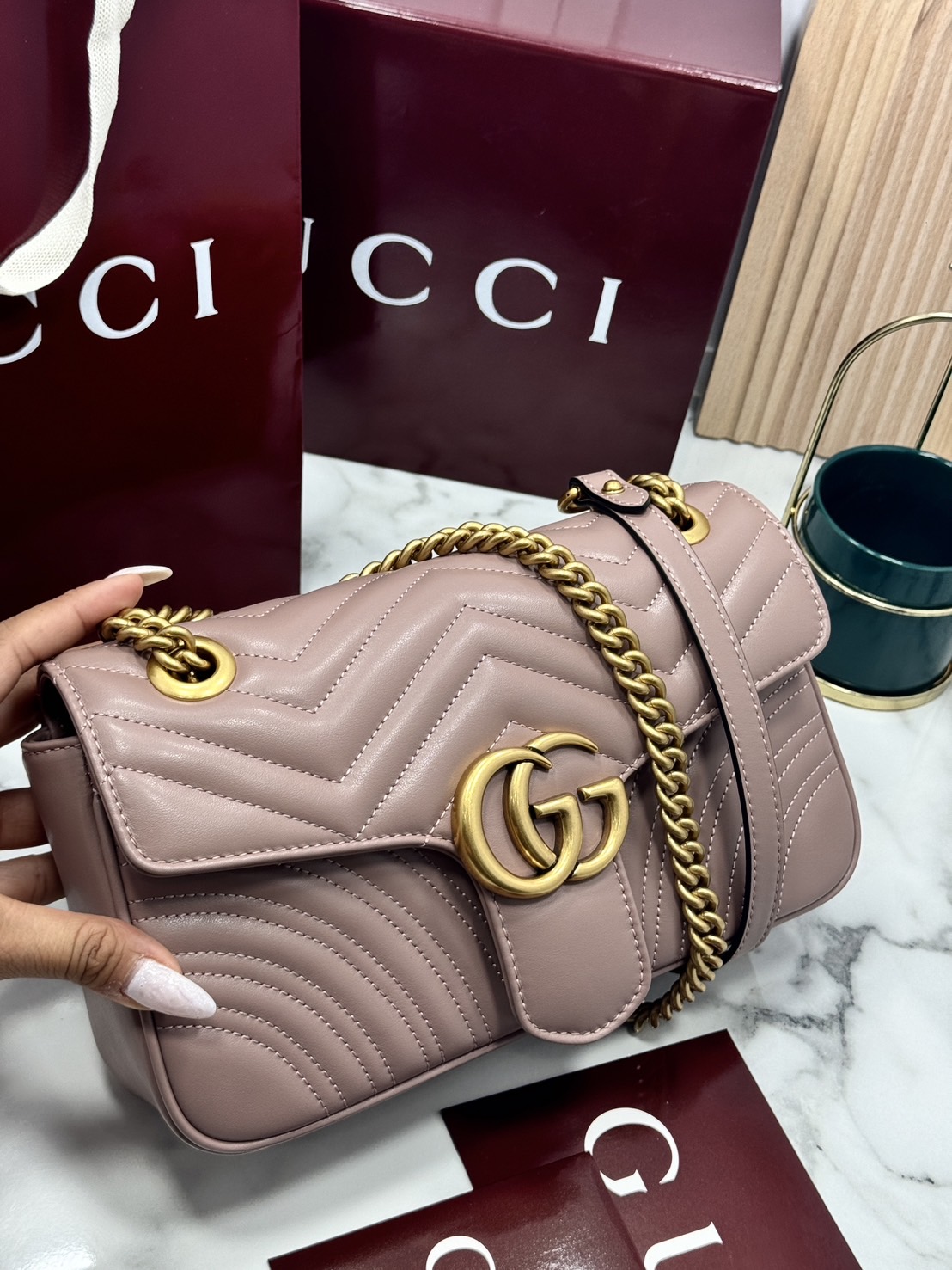 ORI | หนังแท้ GG Marmont small shoulder bag กระเป๋าสะพายข้างรุ่นคลาสสิค ดูแพง อัพลุคได้สบายๆ ด้านหลังดีไซน์รูปหัวใจ