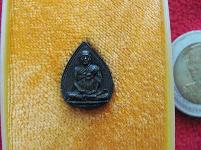 สินค้าหมดค่ะ รูปเหมือนใบโพธิ์สมเด็จโต พิมพ์เล็ก เนื้อนวะ ปี2537 อนุสรณ์ 122 ปี พร้อมกล่องเดิมค่ะ