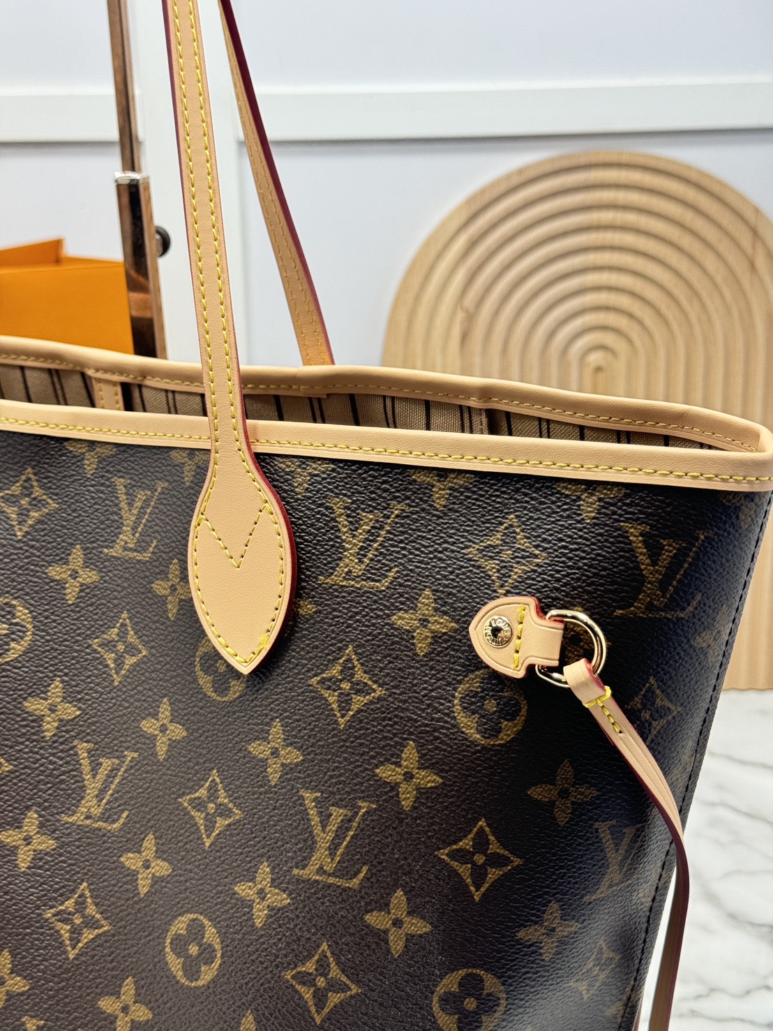 ORI หนังแท้ | LV Neverfull bag Size M Monogram Canvas กระเป๋าสะพายทรงโท้ท ดีไซน์คลาสสิกเหนือกาลเวลาเข้ากับดีเทลที่สืบทอดมายาวนาน แคนวาสแต่งขอบหนัง