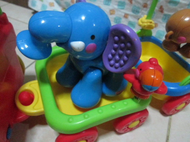 Fisher-Price Amazing Animals Sing and Go Choo-Choo ของเล่นมือสองสภาพดีค่ะ