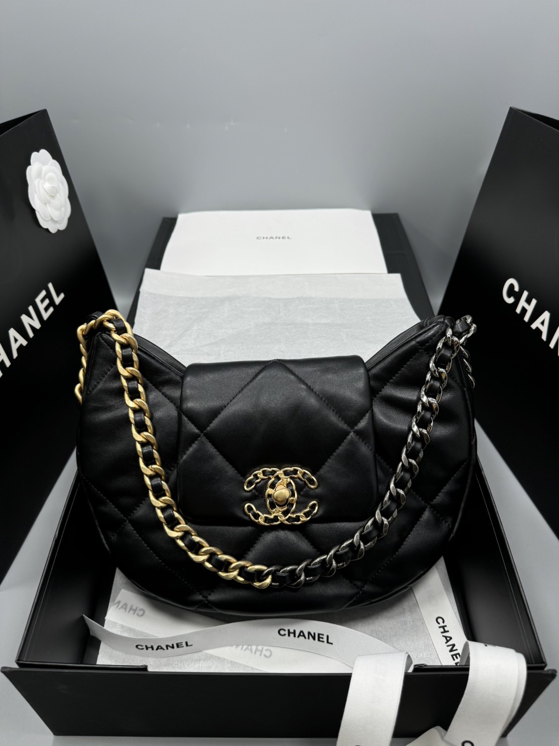 CHANEL 19 Hobo Bag Black Mixed Metal Hardware กระเป๋าสะพายหนังแท้ เกรดออริ ท็อป สลับแท้ 1:1 ผ่านทุก ตม ใช้งานต่างประเทศได้