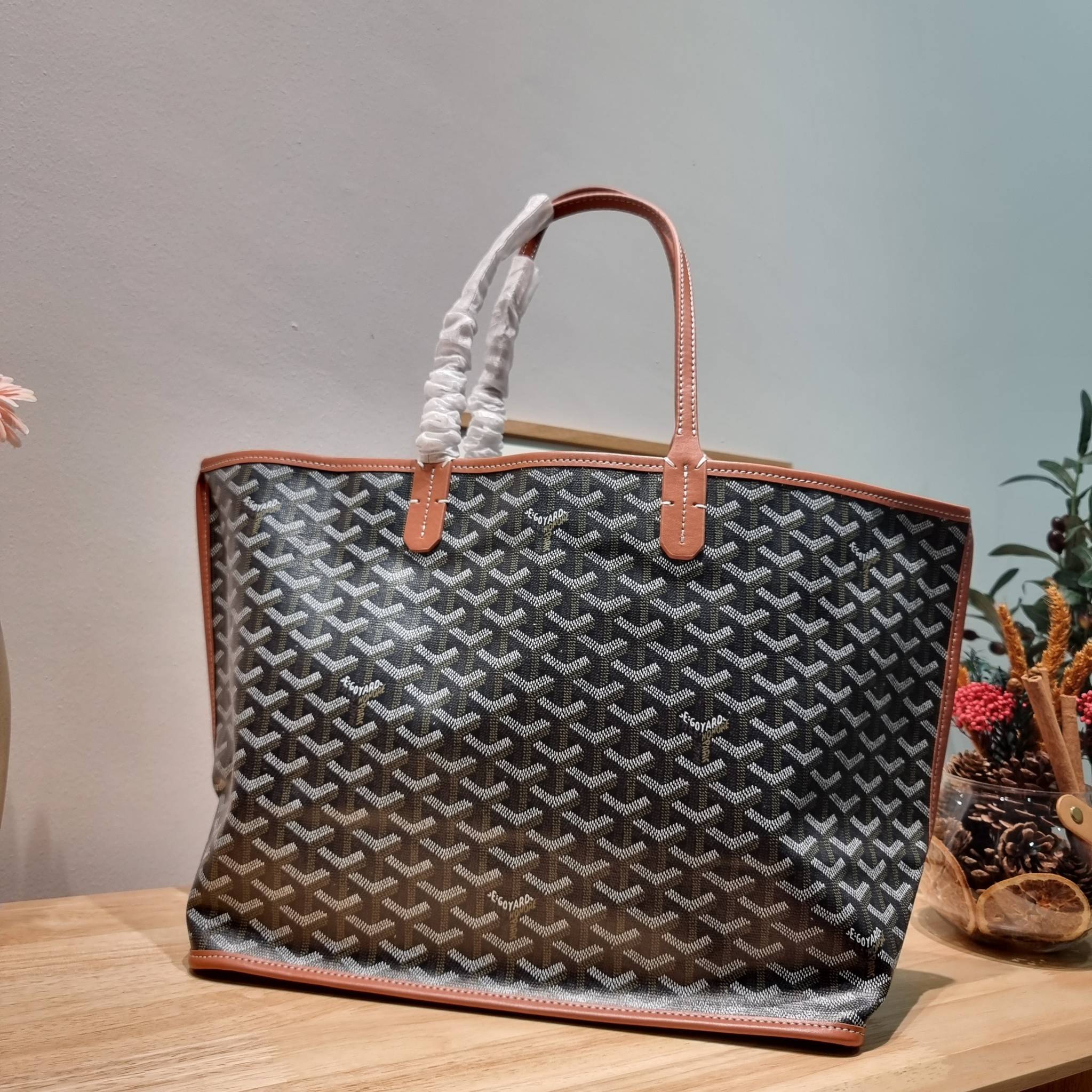 GOYARD ANJOU REVERSIBLE TOTE กระเป๋าสะพายทรงโท้ท ใบใหญ่จุใจ!! กลับด้านใช้ได้ทั้ง 2 ด้าน มาครบสีขายดี เลิศทุกสี รูปทรงคลาสสิค