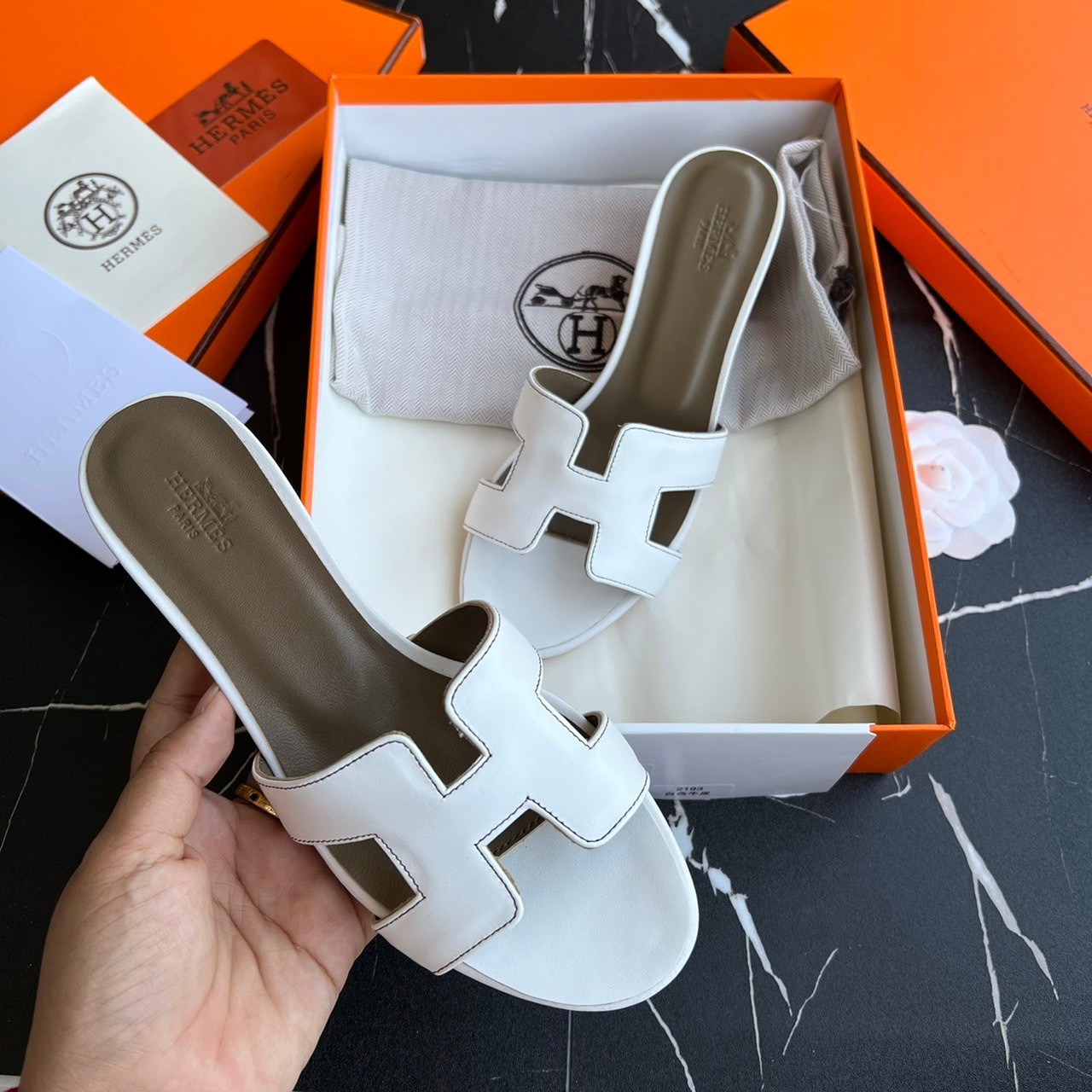 หนังแท้ Hermes sandal leather รองเท้างานสั่งตัตใช้สลับแท้ เกรดออริจินอล ตรงพื้นรองเท้าทำจากไม้รองด้วยหนังแท้ 100%