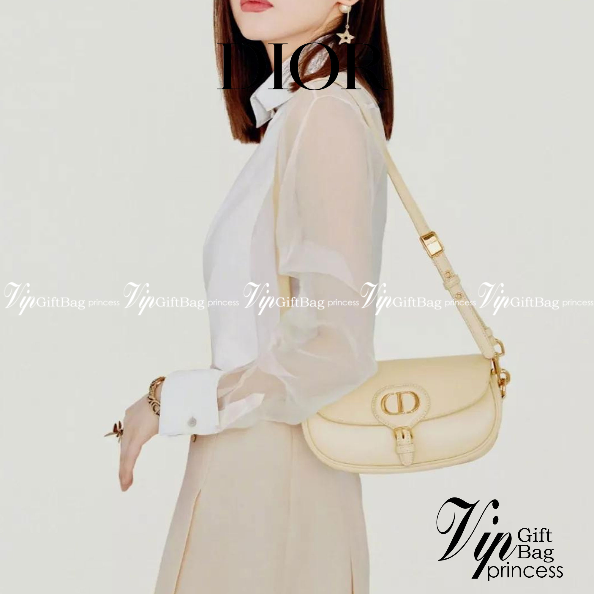 หนังแท้ DIOR BOBBY EAST-WEST BAG พร้อมส่งที่ไทย งานหนังแท้ทั้งใบเกรดออริจินอล ภาพสินค้าถ่ายจากงานขายจริง ใช้งานต่างประเทศได้ รุ่นใหม่ในฤดูกาลนี้ เพิ่มความทันสมัยให้กับซิลลูเอทของ Hobo ผ่านเส้นสายที่สง่างามและสัดส่วนที่กลมกลืนกัน สไตล์หนังลูกวัว โดดเด่นด้ว