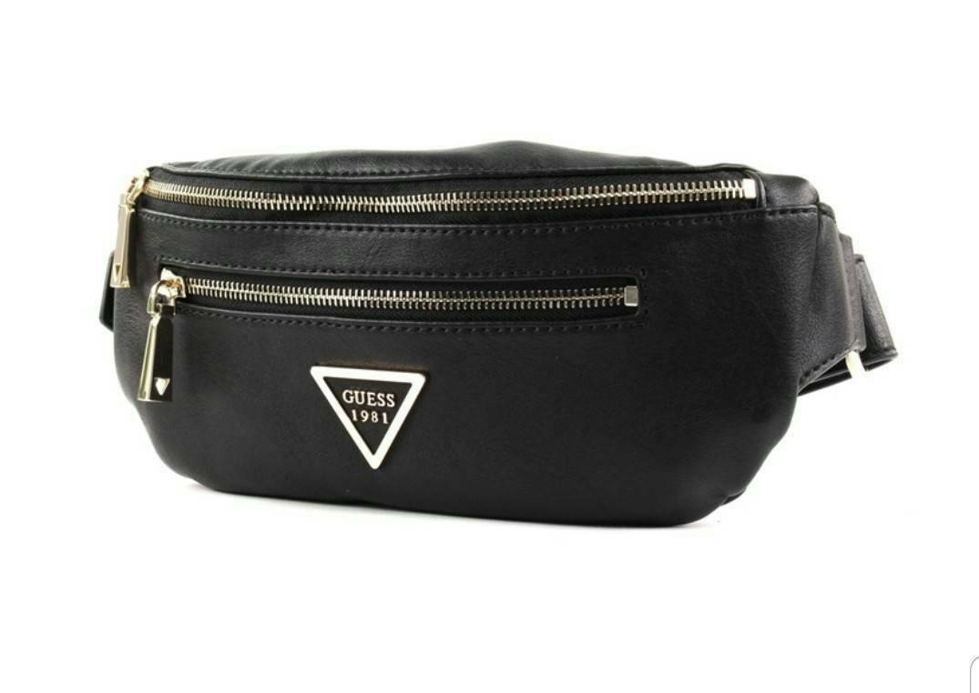 GUESS URBAN SPORT SAVOY BLACK BELT BAG กระเป๋าหนังเรียบสวยคาดเอว/อก ทรงสปอร์ตสีดำ ด้านหน้าและด้านในติดโลโก้แบรนด์สีทอง เปิดปิดด้วยซิป มี 1 ช่องซิปหน้า ภายในกระเป๋าโล่งกว้าง มีอีกหนึ่งช่องซิปเล็ก สามารถใส่มือถือได้ทุกรุ่น จุของได้เยอะ รับรองถูกใจสาวๆแน่นอน