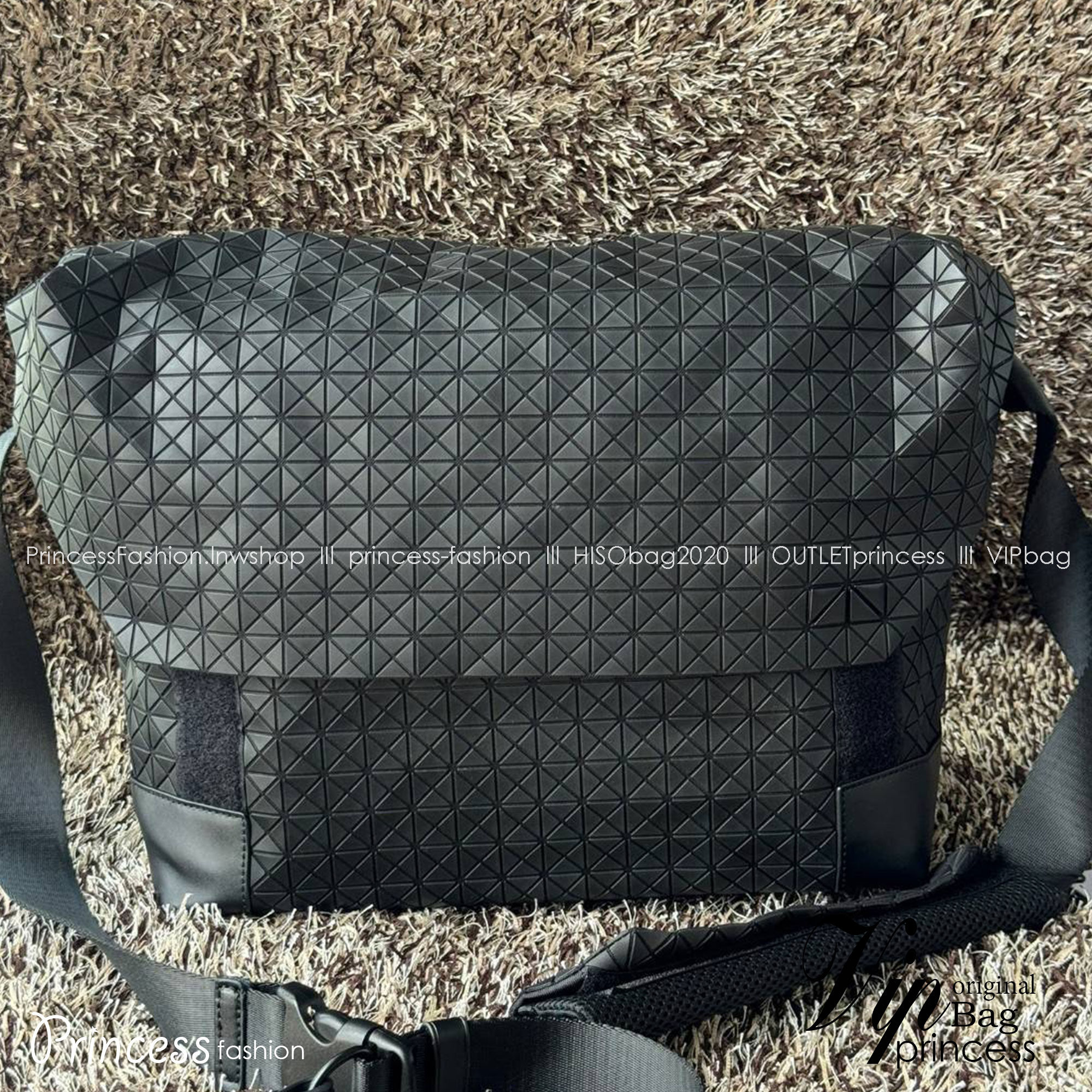 พร้อมส่ง 4 สี Baobao issey miyake Sling shoulder bag / Miyake geometric-panelled Laptop กระเป๋าสะพาย 🧡 เกรดออริจินอล 1:1 สลับแท้ ใช้งานต่างประเทศได้