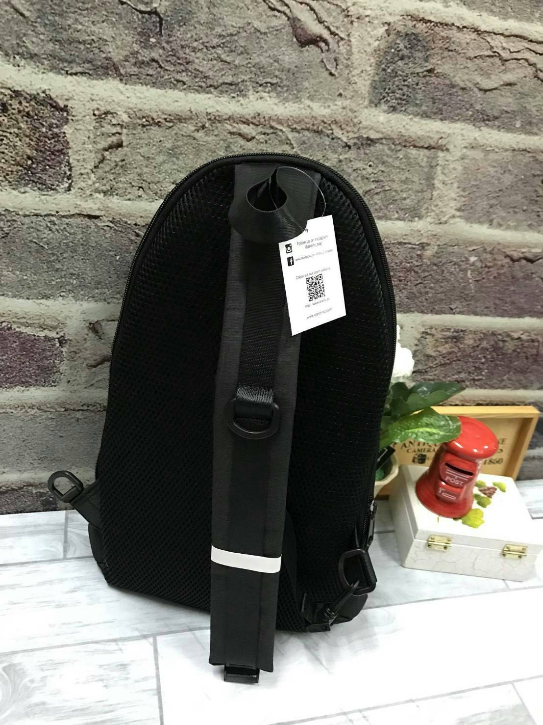 Anello Big Body Bag New arrival ! อีกหนึ่งคอลเลคชั่นของ anello ที่ออกแบบ การใช้งานที่ใช้ได้กับผู้หญิง และผู้ชาย (unisex) วัสดุ Polyester canvas ที่มีน้ำหนักเบา แบ่งช่องใช้งานหลายช่อง ด้านหน้า สกรีนโลโก้โดดเด่น สำหรับช่องใหญ่เปิดปิดด้วยซิปคู่ปั๊มโลโก้ ออกแ