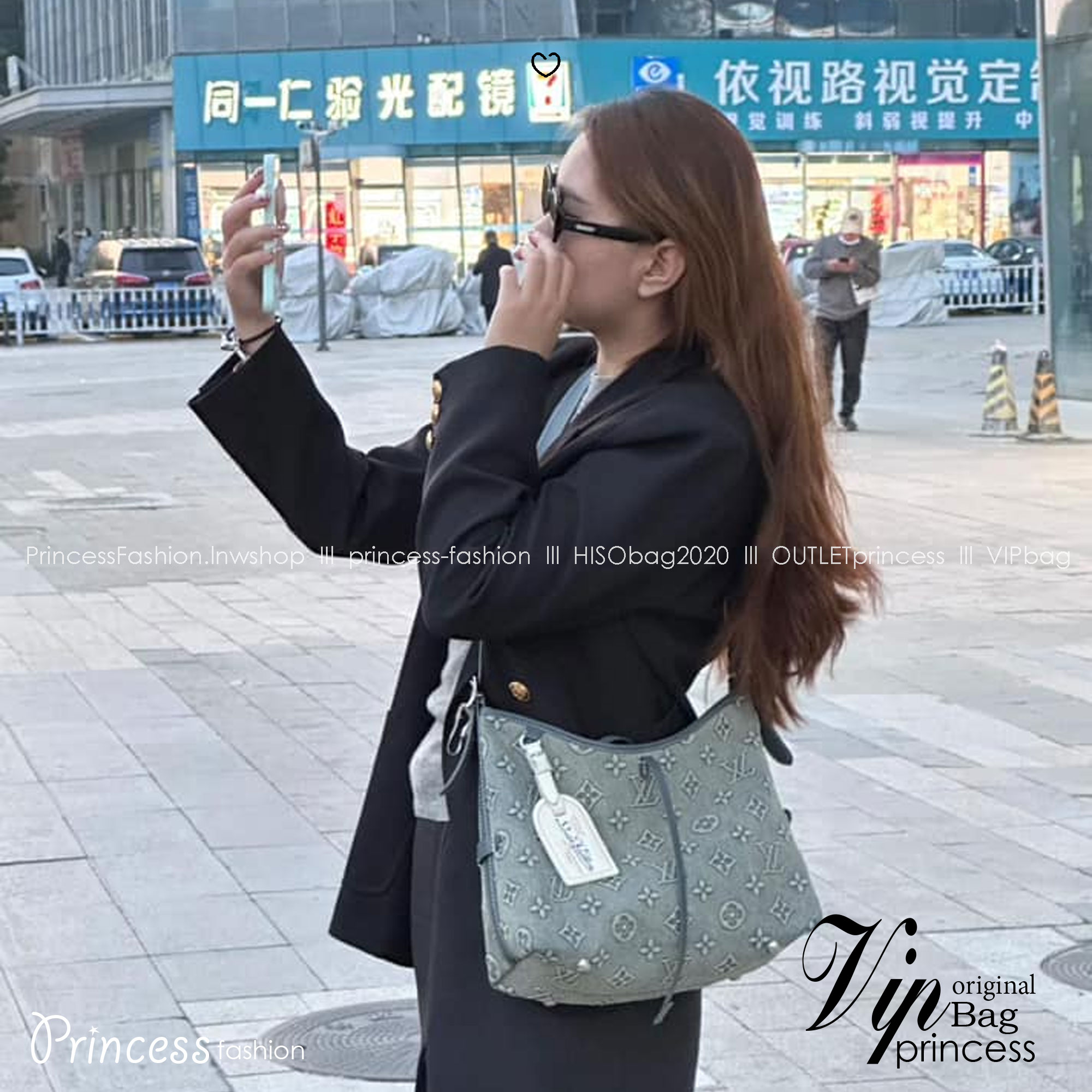 LV Carryall Denim Vintage Tote Bag กระเป๋าทรงโท้ทเดนิมสไตล์วินเทจ รุ่นใหม่ปั้มนูนลายโมโนแกรมบนเดนิมสุดไอคอนิก ที่ใครเห็นต้องเป็นคลั่งรัก ผู้ดี หรูหราได้ทุกลุค ทุกสไตล์