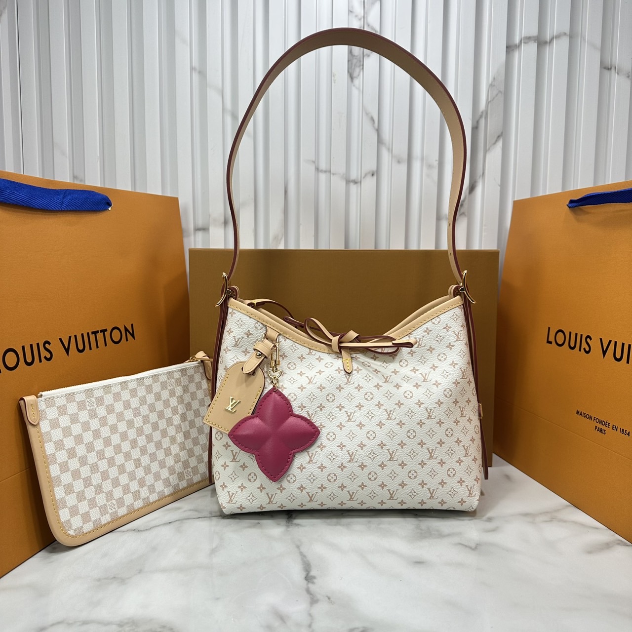 ORI หนังแท้ | LV CarryAll PM bag กระเป๋าสะพายทรงโท้ทแครี่ออล Monogram แคนวาสแต่งขอบหนังผสานเสน่ห์สวยงามเข้ากับดีไซน์ที่รับกับสรีระให้คุณพกพาไปได้ทุกที่ ด้านในออกแบบมาอย่างชาญฉลาด มาพร้อมใบเล็กเข้าเซ็ท