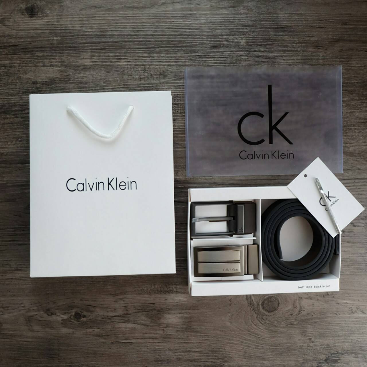 Calvin Klein Belt and Buckle Set (No.01) Set สุดคถเม เข็มขัด + หัวเข็มขัด 2 ชิ้น จะะมอบเป็นของขวัญหรือใช้เองก็แนะนำเลยค่าา