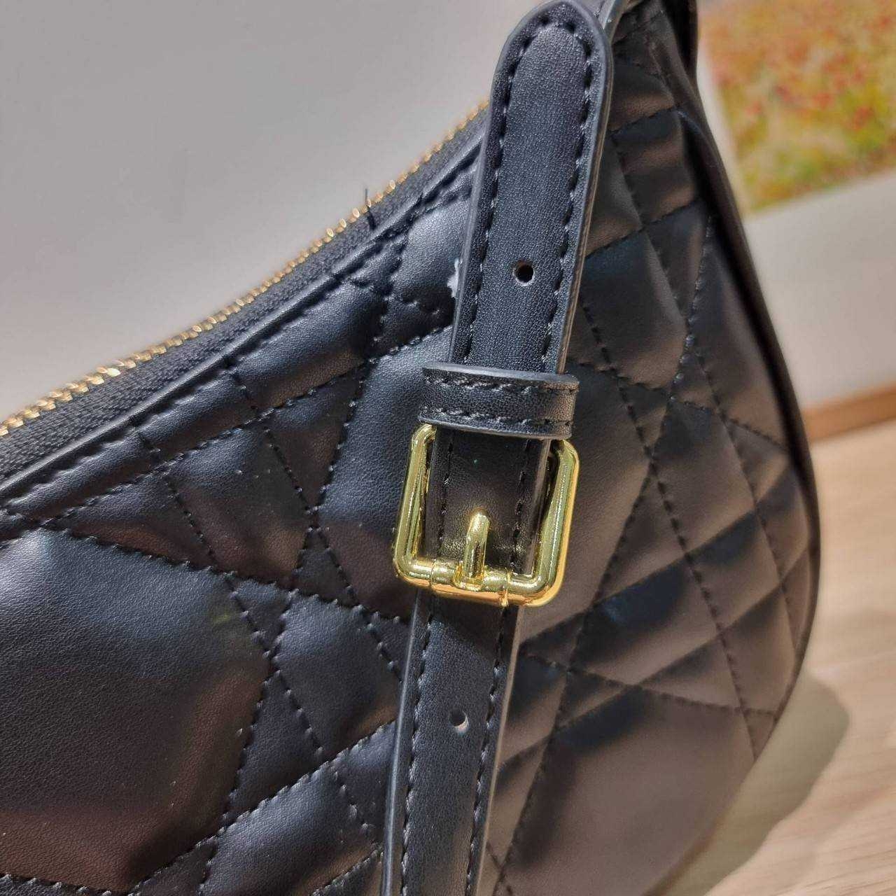 Dior Black Supple Macrocannage / CD LOUNGE BAG กระเป๋าสะพายทรงพอช สวยหรู ดีไซน์เรียบ แต่ดูแพง