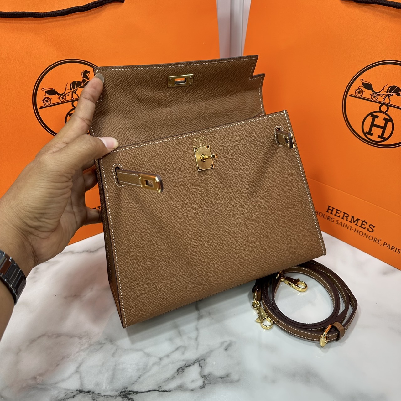 ORI หนังแท้ | Hermes Kelly 25cm / 28cm กระเป๋าสะพายที่สุดแห่งหรูหราลัคชู นิยามของความสง่างามเหนือกาลเวลา แบรนด์เนมในฝัน งดงามดั่งเจ้าหญิง