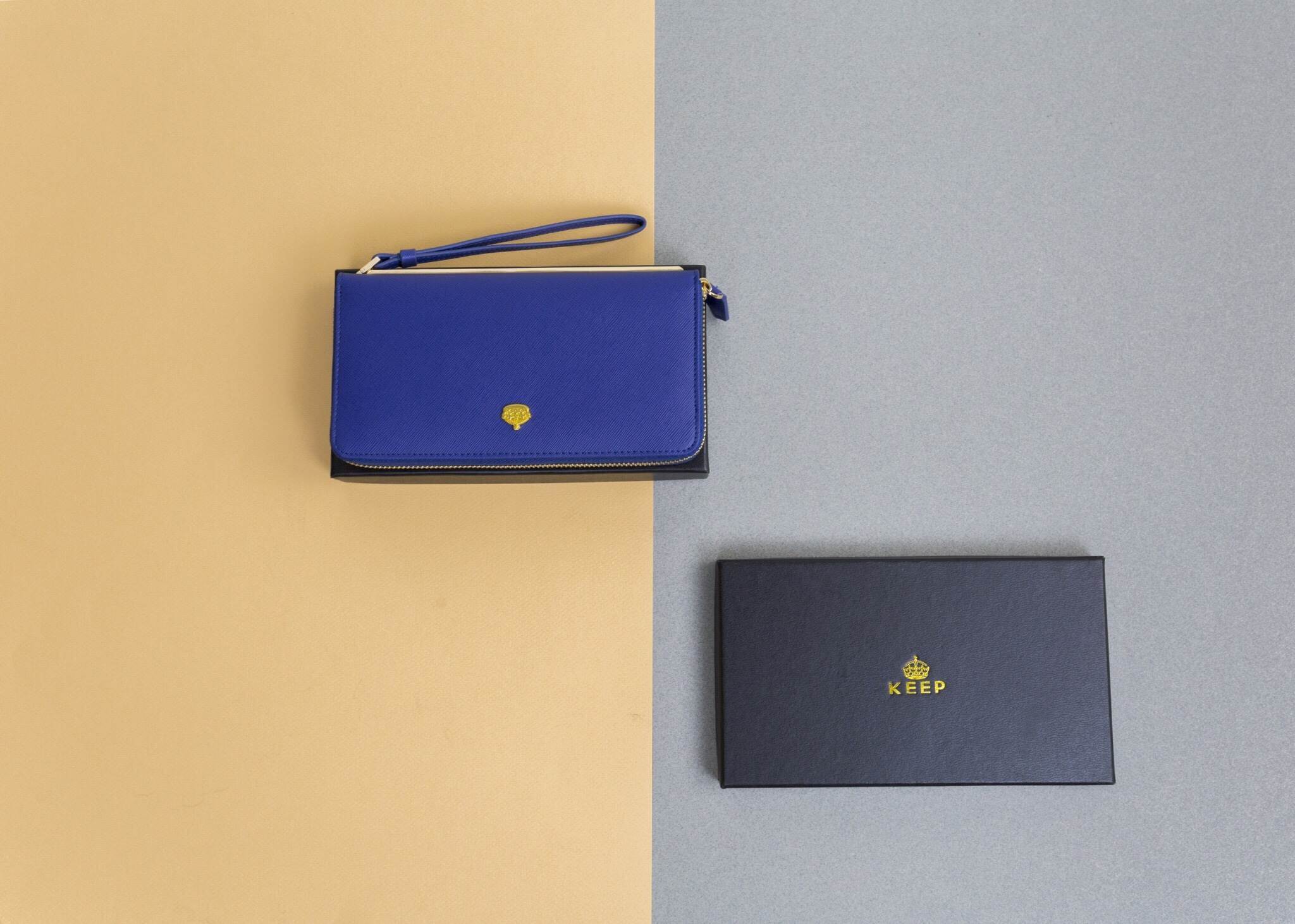 New In !!!! กระเป๋าสตางค์ ทรงยาว แบบ ซิปรอบ KEEP • Alure zipper • กระเป๋าสตางค์ทรงยาว **หนังวัวแท้ซิปรอบ ใบนี้ ใช้แล้วดีแน่นอนค๊า 🤑🤑 ตามหลัก โหราศาสตร์ กันเงินออก เก็บเงินอยู่แน่นอนค๊า ขนาดกำลังดีใส่มือถือได้ทุกรุ่นคะ ช่องภายในหลายช่องมากค