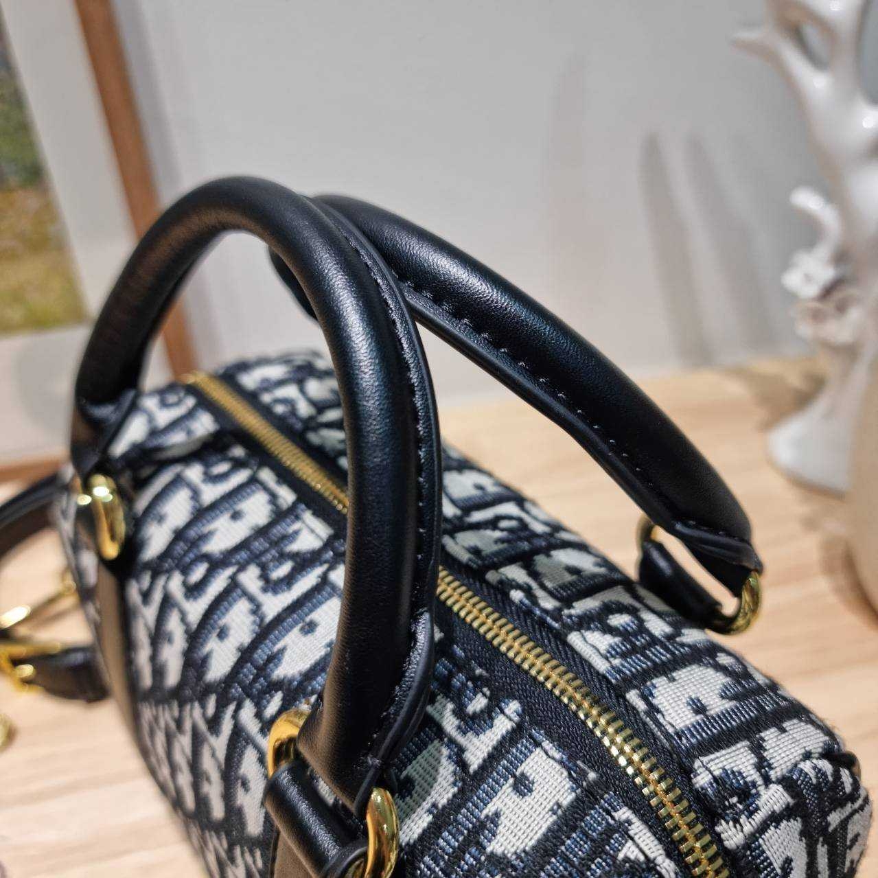 DIOR Groove 20 Bag / Dior Keepall Oblique Jacquard กระเป๋ารุ่นใหม่สุดคลาสสิค ดูดีและมีเทส รูปทรงหมอนยอดฮิต เกรดวีไอพี ไฮเอน 1:1 ใช้งานต่างประเทศได้