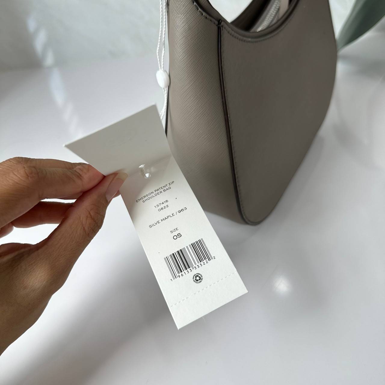 TORY BURCH EMERSON ZIP SHOULDER BAG 137416 / TORY BAG พร้อมส่ง 3 สี กระเป๋าสะพายไหล่ / คล้องแขน หนังซาเฟียโน่ ทนทาน