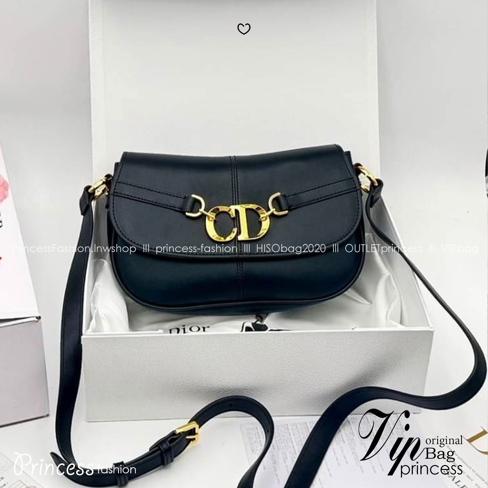 DIOR Small CD Besace Bag กระเป๋าสะพายทรงสวย ดีไซน์โลโก้โดดเด่นหรูหรา ดีเทลดูดีมีกิมมิคในตัว สายสะพายในตัว ปรับได้ตามชอบ สะพายทำงาน ออกงาน ไปเที่ยว ไปเดท ได้ทุกโมเมนต์