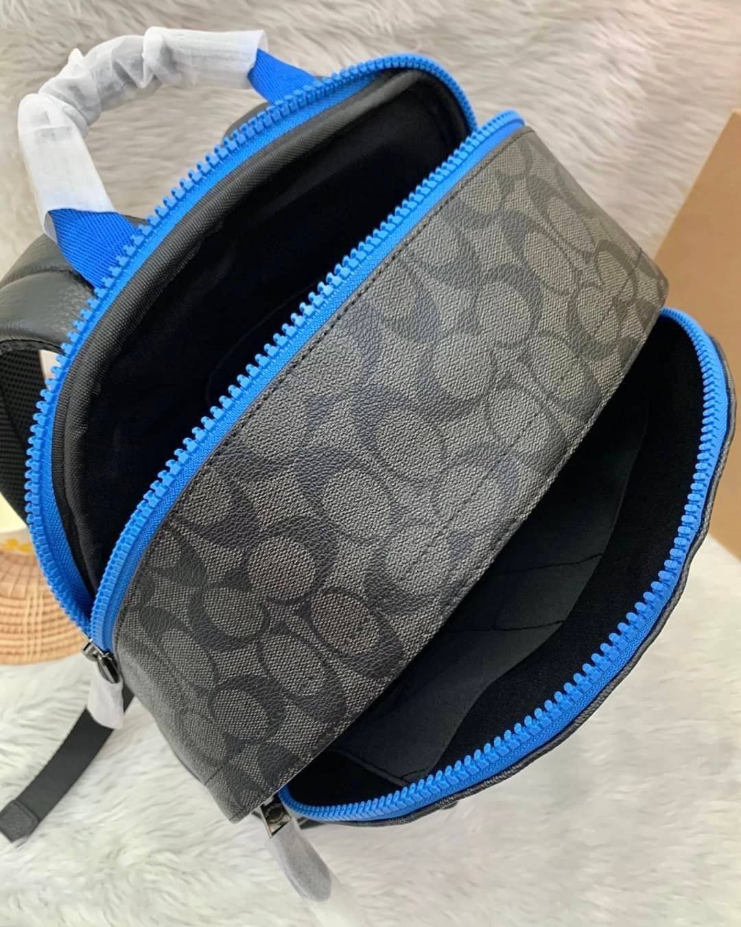 เป้รุ่นใหญ่ คู่ใจไปไหนไปกันค่าาา 🔺ใช้ได้ทั้งชาย//หญิง นะคะรุ่นนี้ Coach C5511 X Peanuts West Backpack In Signature Canvas With Varsity Patches 📌พร้อมส่ง! กระเป๋าสะพายหลังแบบมีหูหิ้ว หนังแท้อย่างดี หนังนิ่มมือดีมากค่ะ! 🌈จุดเด่นตรงด้