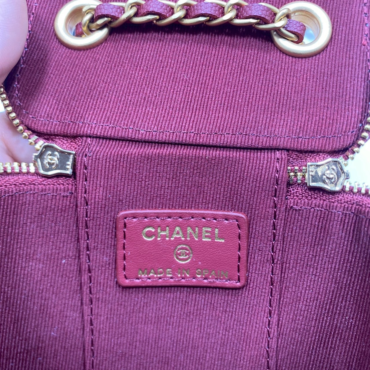 ORI หนังแท้ | Chanel Small Vanity with Chain กระเป๋าสะพายทรงวานิตี้ใบเล็กน่ารัก ดีไซน์เรียบหรู ใส่เครื่องสำอางค์หรือของใช้จุกจิกได้