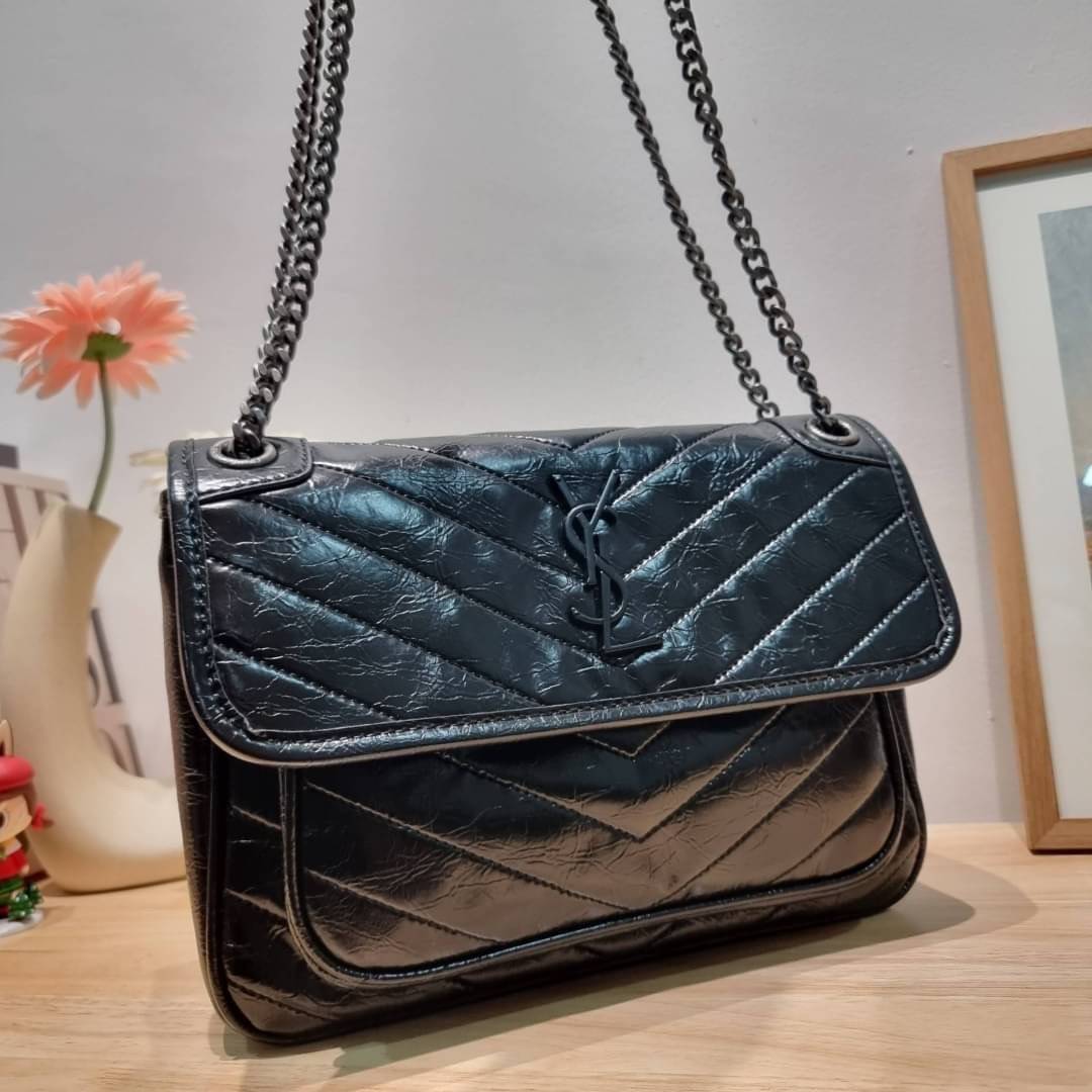 YSL niki baby chain bag in crinkled vintage leather / Yves Saint laurent shoulder bag กระเป๋าสะพายทรงคลาสสิค สุดฮอต ที่ใครๆก็ต้องมีใช้ ดีไซน์เรียบหรู วัสดุหนังลายวินเทจสัมผัสดี