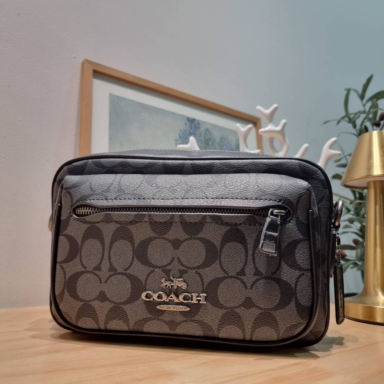 COACH ELIAS CROSSBODY IN SIGNATURE CANVAS BAG CJ509 CJ510 กระเป๋าครอสบอดี้ทรงคลาสสิค ดีไซน์รูปแบบใหม่ ใช้งานง่ายและสะดวก