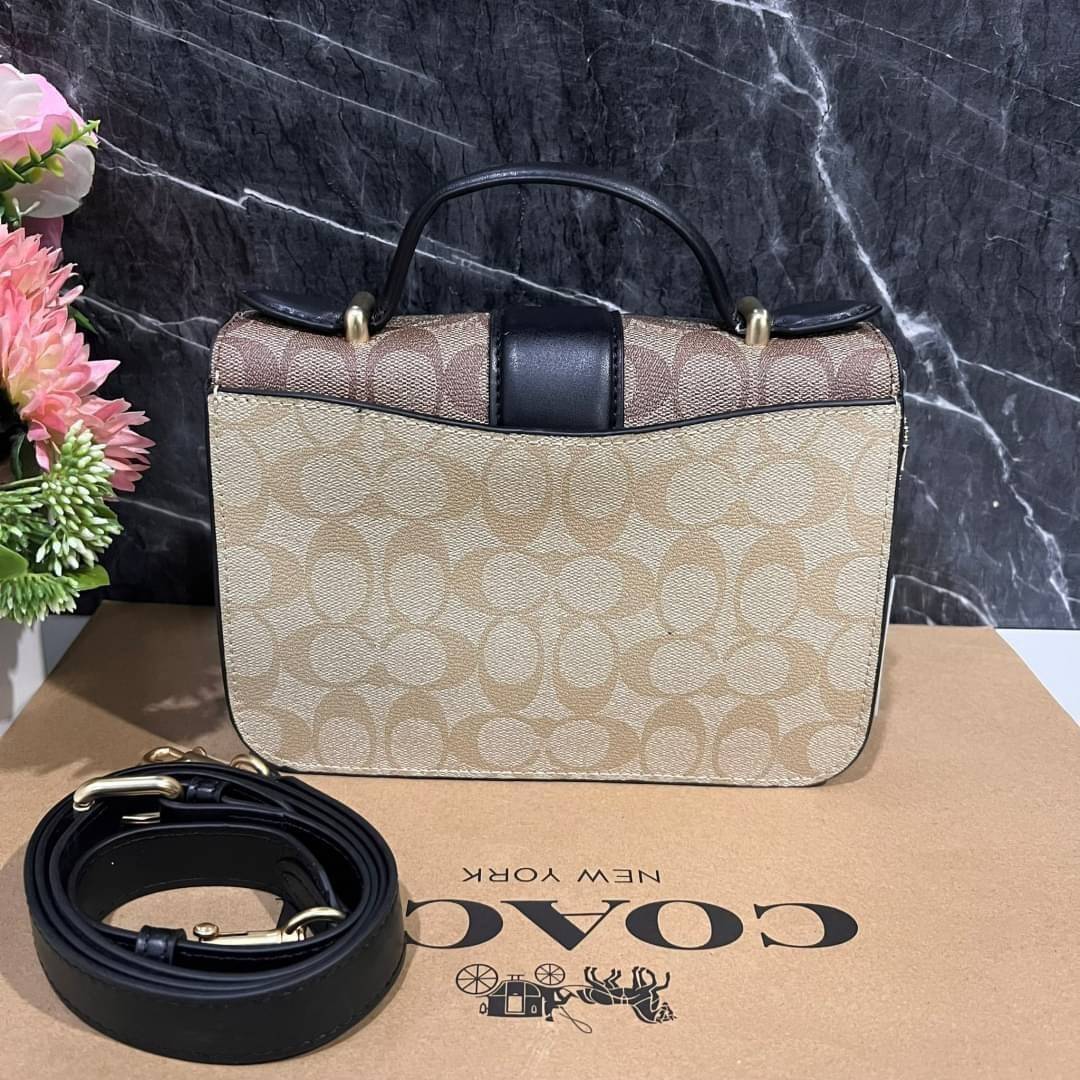 COACH SMALL GEORGIE TOP HANDLE IN BLOCKED SIGNATURE CANVAS ((6504//0468//6192//6015)) compact body portable shoulder bag 🌈ห้ามพลาด รุ่นแนะนำค่าา! พร้อมส่งทันที! กระเป๋าหิ้ว//สะพายข้างได้ วัสดุหนังแท้ 🔺หนึ่งใบทำลายหนังผสมกัน3แบบได้ลงตัวสวยง