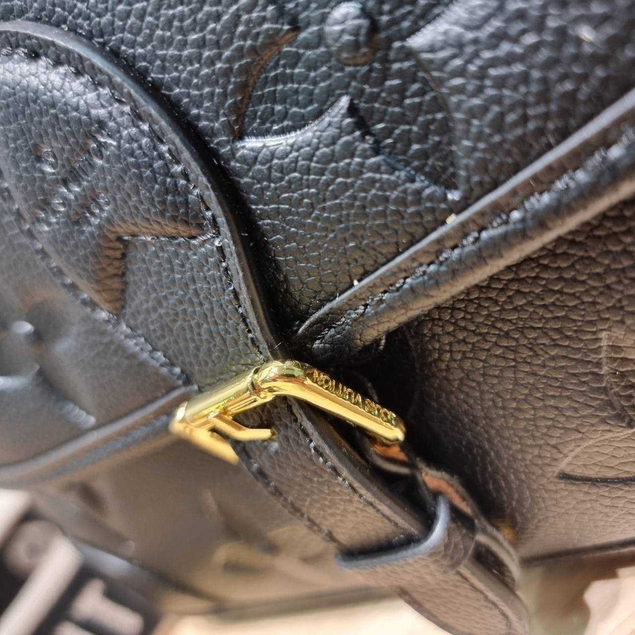 LV diane monogram empreinte bag กระเป๋ามัลติฟังก์ชั่น ดีไซน์ออกมาได้น่ารักน่าใช้มากๆ มีสายมาให้ถึง 2 แบบ