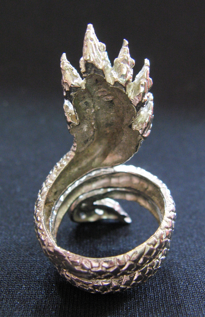 สินค้าเลิกผลิตค่ะ แหวนพญานาค7เศียรเนื้อทองขาว เสริมอำนาจ คุ้มครองค่ะ