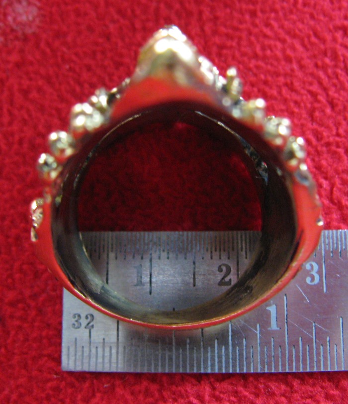 สินค้าหมดค่ะ แหวนพระนารายณ์ทรงครุฑแบบใหญ่ เนื้อทองเหลือง เหนือเศียรพระนารายณ์มีพญานาค 7 เศียร มีอำนาจ คุ้มครองป้องกันค่ะ