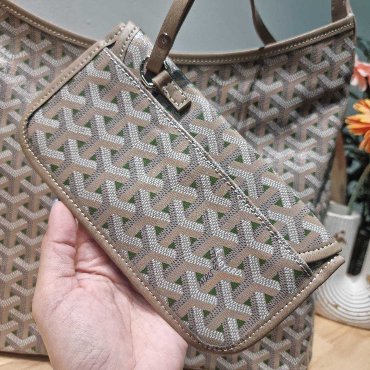 GOYARD BOHEME HOBO BAG กระเป๋าโฮโบใบใหญ่ พร้อมใบลูก มาในสีลิมิเต็ดรุ่นที่ตามหา สวยเด่นเป็นเอกลักษณ์ด้วยลวดลายตัว Y เต็มผืน