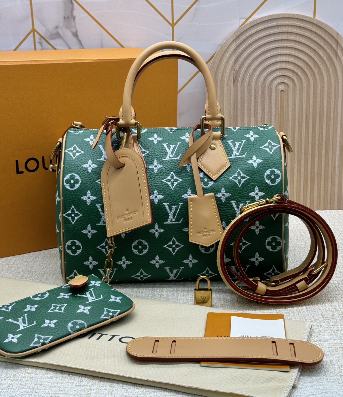 RUNWAY LV Speedy P9 Bandoulière 25 Soft Leather กระเป๋าสะพายสปีดี้รุ่นใหม่หรูหรา เกรดท็อปวีไอพี เกรดดีสุด 1:1 หนังแท้สวยงาม เก็บทุกรายละเอียด ใช้สลับแท้ ผ่านทุก ตม.