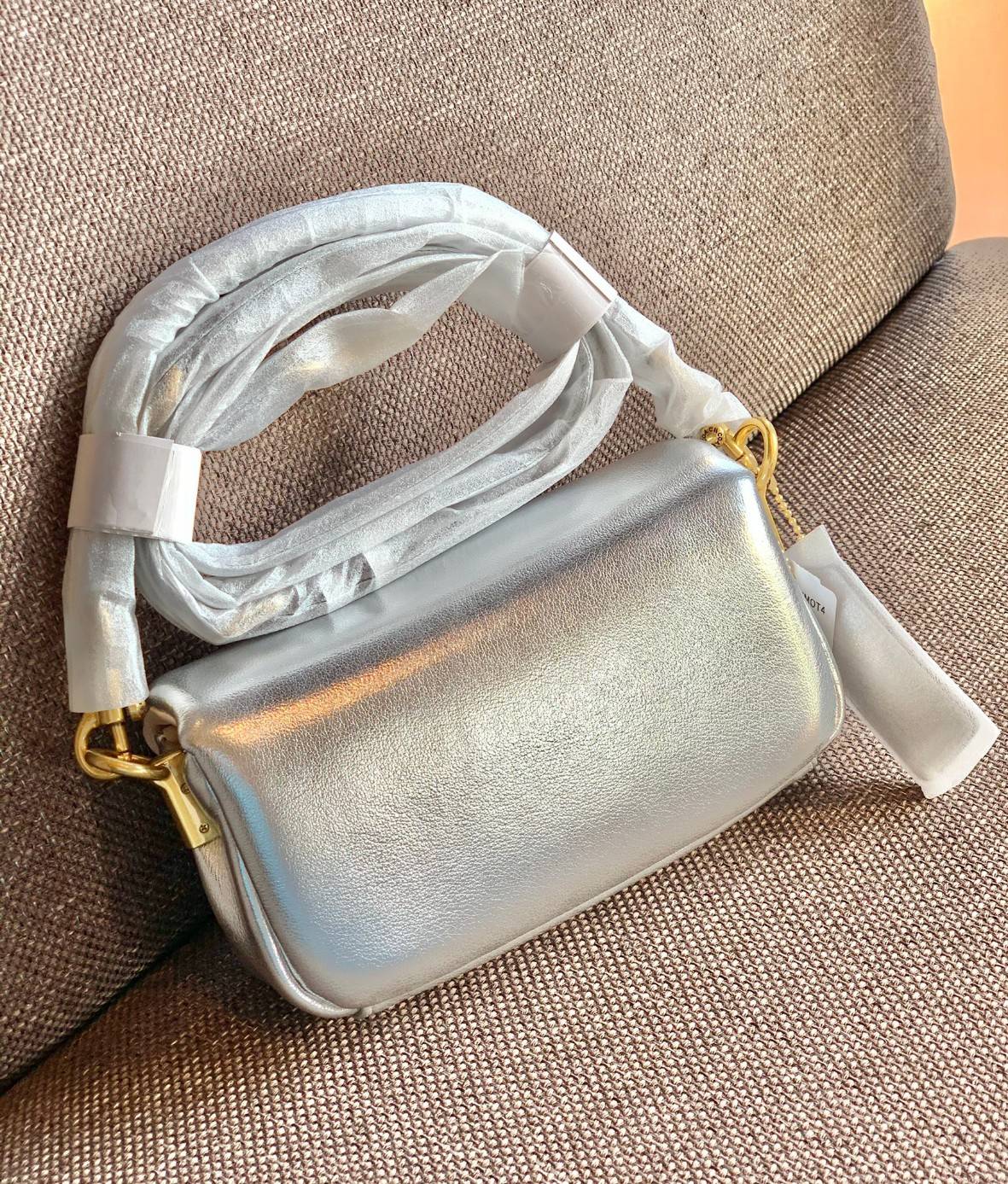 น้องสวยมากก สินค้าจริงสวยกว่าในรูป ไม่จกตาค่ะ! COACH PILLOW TABBY SHOULDER BAG 18 ((C3880)) 📣 พร้อมส่งที่ไทย คุณภาพเกินราคา! กระเป๋าหิ้ว//สะพายแบบครอสบอดี้ร์ 🔺หนัง nappa อย่างดี หนานิ่ม นุ่มมากๆ หลงรักน้องแน่นอน