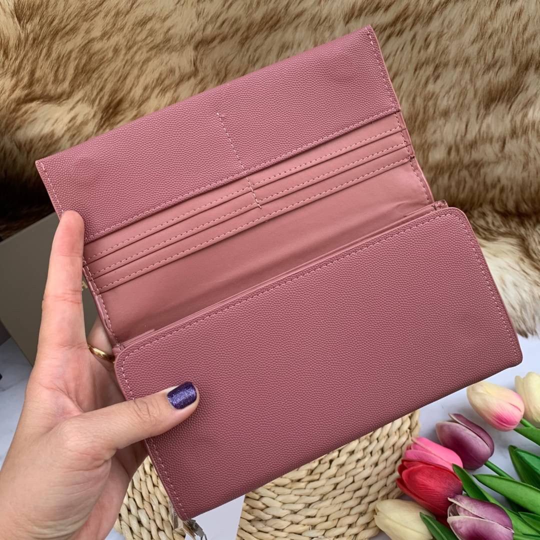 ของแท้ 💯% CHARLES & KEITH METAL TASSEL CLASSIC LONG WALLET กระเป๋าเงินใบยาวรุ่นพู่ยอดฮิต!! หนังพิมพ์ลายคาร์เวียร์ใช้ทน ด้านหลังมีช่องใส่บัตร/แบงค์ได้