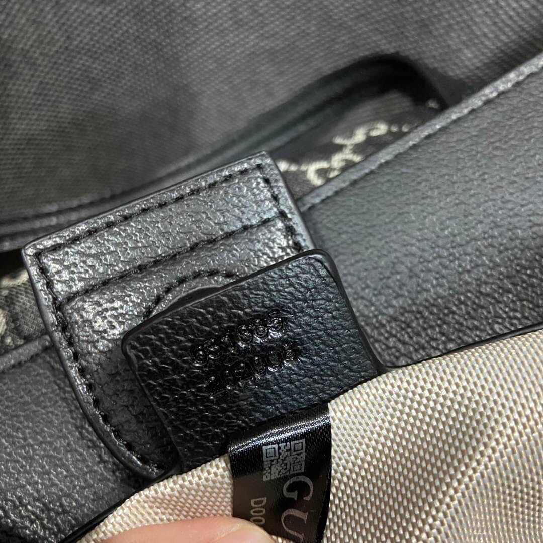 GUCCI Ophidia medium tote with Web / GUCCI Shopping Bag เกรดออริจินอล กระเป๋าสะพายทางโท้ทใบใหญ่ ดีไซส์ร่วมสมัยลวดลาย GG โมโนแกรมที่นำเสนอพร้อมความรู้สึกร่วมสมัยผ่านการใช้ผ้าเดนิมสีดำและสีขาวงาช้าง ภาพถ่ายจากงานขายจริง ใช้งานต่างประเทศได้