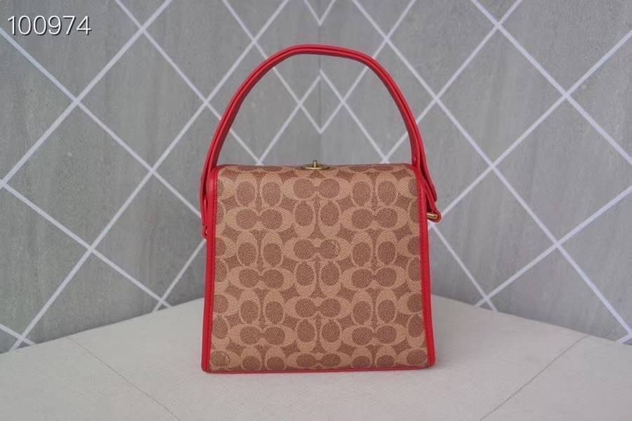 Coach M1980-148 Turnlock style twist lock bag shoulder messenger handbag elegant atmosphere พร้อมส่งแบบไม่ต้องรอพรี กระเป๋าสะพายข้างมัลติฟังก์ชั่น ที่ใช้งานได้ 2 แบบ จะคล้องแขน คล้องไหล่ วัสดุหนัง glovetanned คุณภาพดี สวยหรู ภายในตัวกระเป๋าใส่ของได้สบายๆ 