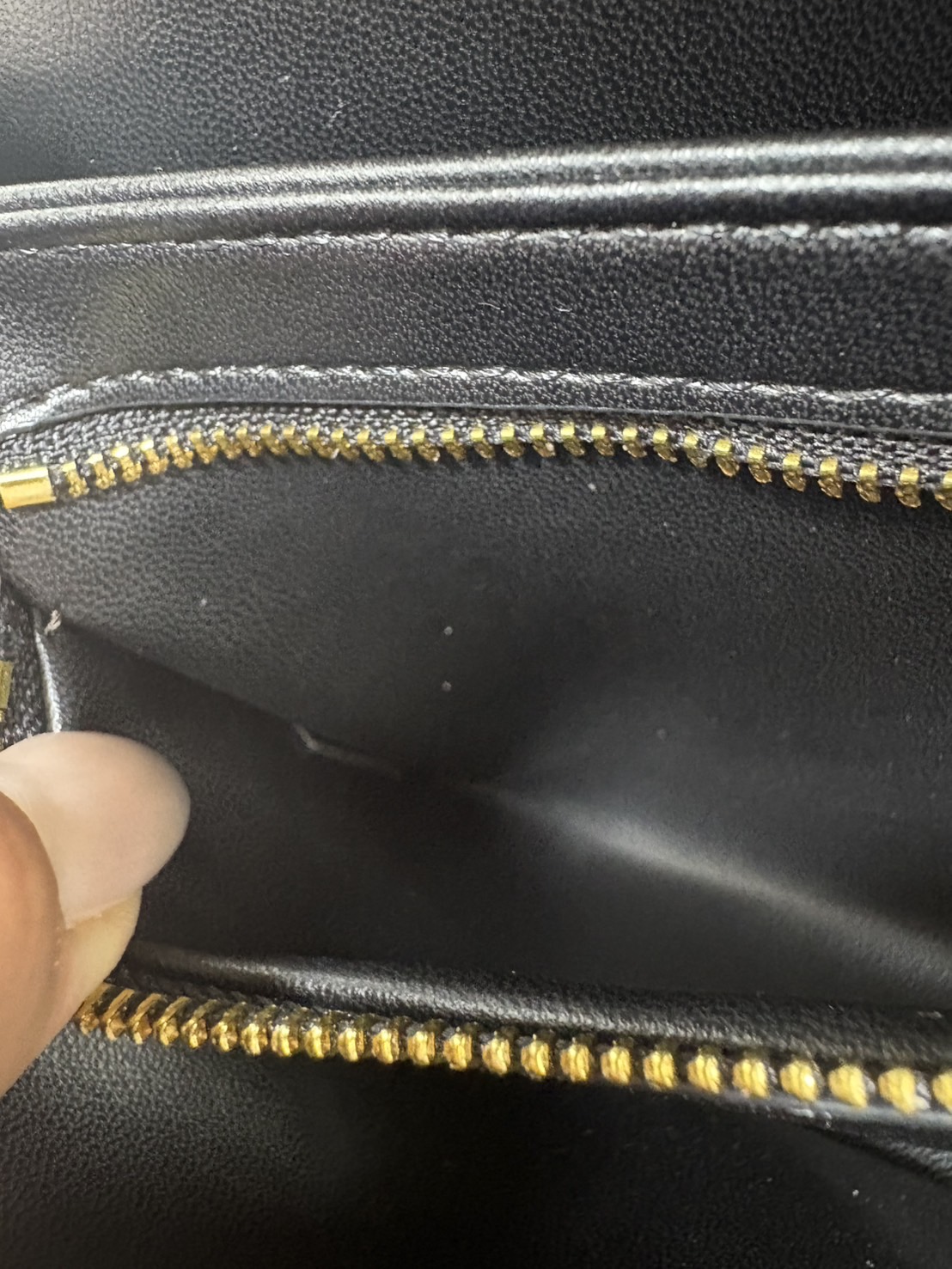 สลับแท้ CELINE TEEN GARANCE bag in PATENT CALFSKIN กระเป๋าสะพายไหล่หนังแท้ รุ่นใหม่ล่าสุดหนังเงาสวยงามหรูหรา 🤍 เกรดออริจินอล สลับแท้ 1:1 ภาพถ่ายจากงานขายจริง ใช้งานต่างประเทศได้