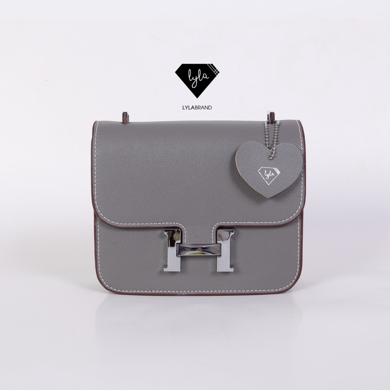 LYLABRAND🔔 Constance ไซต์ 18 สุดฮอต รุ่นนี้หนัง Epsom , PU top premium นะคะ หนังดีเลอค่าน่าสอยมากกก บอกคำเดียวเลยว่าเด็ดสุด !! เหมือนหนังแท้เบอสุดค่ะคูณผู้หญิง ลูกค้าเก่าน่าจะทราบกันดีอยู่แล้วว่าคุณภาพของร้านนี้ต้องมาเป็นอันดับหนึ่งเท่านั้น อิอิ ม