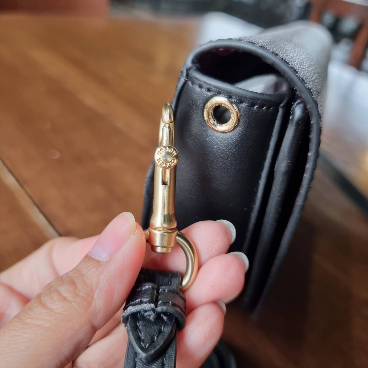 ของแท้ 💯% COACH C1430 ELLEN CROSSBODY IN SIGNATURE CANVAS กระเป๋าสะพายดีไซน์สุดเก๋ ดูดีไม่ซ้ำใคร ทรงสวยลายคลาสสิค วัสดุหนังแคนวาสเคลือบลาย