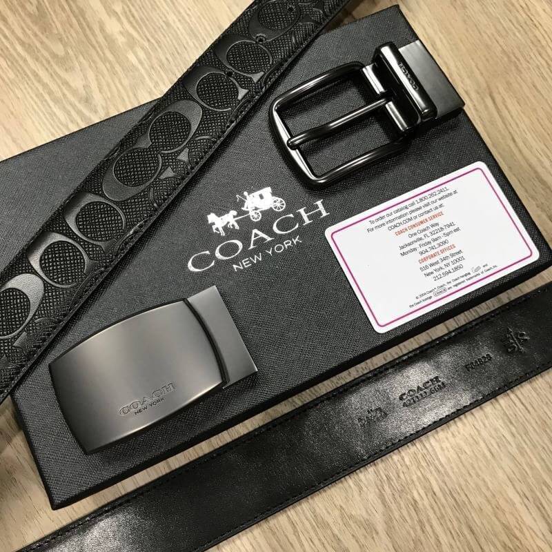 COACH BELT VALUE PACK BOX SET เซทเข็มขัด 2in1 Limited Edition จาก Coachในเซทมีหัวเข็มขัด2แบบ2สไตล์สวยน่าใช้ สายเข็มขัดสามารถกลับด้านใช้ได้2ด้านมี2ลายให้หนุ่มๆสลับใช้ได้ถึง4แบบในเซทเดียวไม่จำเจ สายเข็มขัดปรับระดับได้เจาะรูปเพิ่มได้ มาพร้อมกล่องเเละถุงกระดา