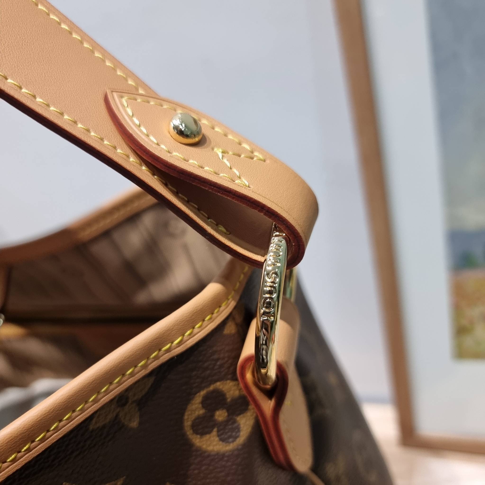 LV delightful bag / LV CARRYALL Monogram Canvas / LV Shopping Bag กระเป๋าทรงโท้ทใบใหญ่ ขนาดจุได้แบบล้นๆ รอบนี้จัดใบลูกมาให้อีก พิเศษที่สุด!! สมใจใครที่มองหากระเป๋าใบโปรด มีตะขอเกี่ยวที่ปากกระเป๋า และยังมาพร้อมสายสะพาย 2 แบบ