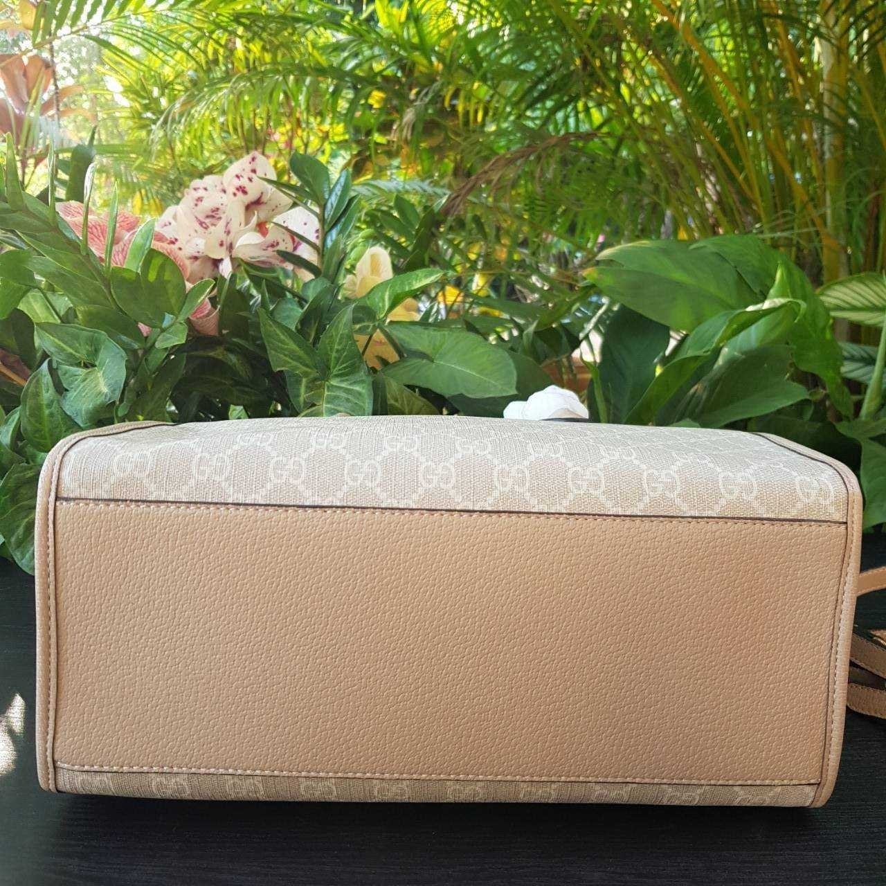 GUCCI Small tote bag with Interlocking G กระเป๋าทรงTOTE ใบใหญ่สุดหรูหรา คลาสสิค จุของได้เยอะ มาพร้อมสายสะพายยาว สามารถถอดเก็บได้ ใช้ได้ทุกโอกาส เป็นอีกรุ่นที่โดดเด่นมากๆ