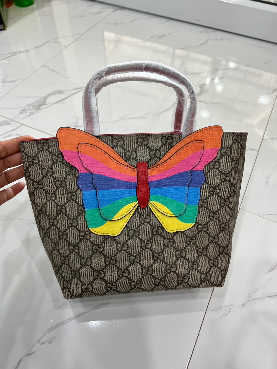 รวมแบบ GUCCI Children's tote bag / Gucci kid tote / Gucci bag พร้อมส่งสต๊อกแน่น กับกระเป๋าโท้ทคิดท์ ไซส์น่ารักน่าใช้ ฮอตไม่หยุด เด็ดทุกดีไซน์ มีลายเข้าใหม่มากกว่าในรูปนะคะ **สินค้าเกรดออริจินอล 1:1 สลับแท้ งานสวยตามรูป ภาพถ่ายจากงานขายจริง ใช้งานต่าง