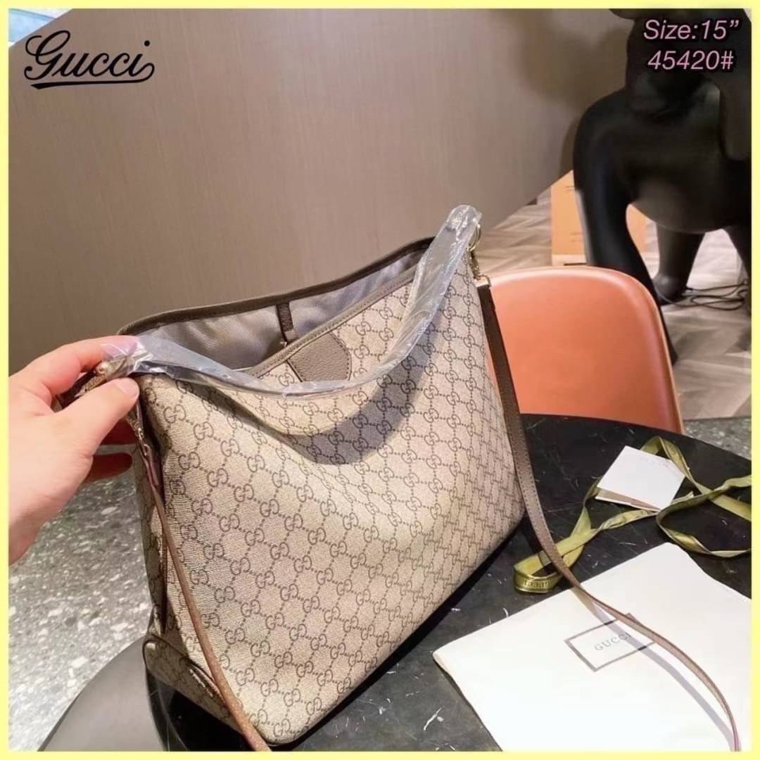 GUCCI Tote Bag / GG Ophidia Tote Bag กระเป๋าสะพายโท้ทใบใหญ่ คลาสสิคโมโนแกรมสุดหรู วัสดุแคนวาสตัดขอบหนัง ภายในเป็นช่องโล่งกว้าง จุของได้เยอะ หยิบจับสะดวก ใช้งานสะดวกสามารถสะพายได้ทุกวัน