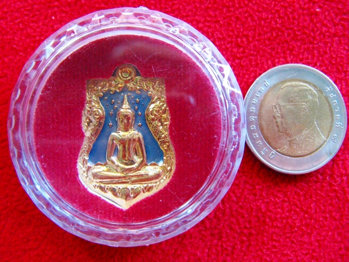 เหรียญเสมาหลวงพ่อโสธร รุ่นอัญเชิญขึ้นจากน้ำ รุ่น2 ปี2555 เนื้อทองแดงชุบทองลงยาสีฟ้า พร้อมตลับเดิมค่ะ