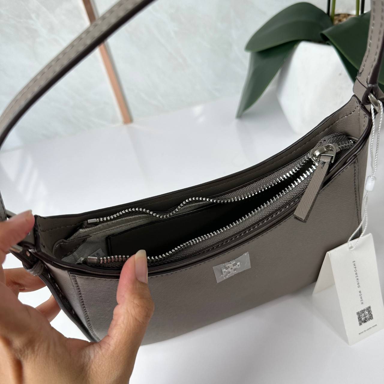 TORY BURCH EMERSON ZIP SHOULDER BAG 137416 / TORY BAG พร้อมส่ง 3 สี กระเป๋าสะพายไหล่ / คล้องแขน หนังซาเฟียโน่ ทนทาน