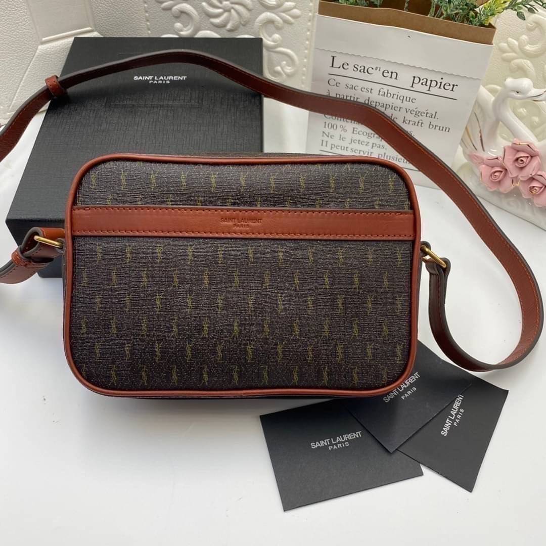 ORI SAINT LAURENT Leather-Trimmed Monogrammed Coated-Canvas Messenger Bag / YSL Messenger Bag เกรดออริจินอล หนังแท้ ใช้งานต่างประเทศได้ ภาพถ่ายจากงานขายจริง กระเป๋าสะพายสไตล์วินเทจ งานหนังแท้สวย โทนสีผู้ดีมากค่ะ ภายในโล่งจะสะพายไหล่ CROSSBODY ก็ดูดี สินค้
