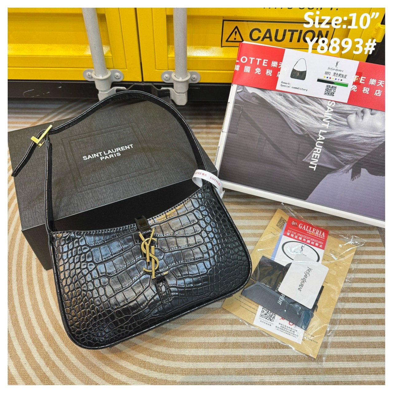 YSL le 5 à 7 in crocodile-embossed shiny leather / YSL croc hobo bag กระเป๋าสะพายไหล่ดีเทลหรู ฮอตไม่หยุด ฉ่ำสุดกับกระเป๋าสะพายไหล่ตัวแม่ คลาสสิค ดีเทลหรู สวยครบทุกมุมตอบโจทย์ทุกไลฟ์สไตล์ ใช้งานได้ง่ายและสะดวก *วัสดุหนังลายจระเข้ น้ำหนักเบา