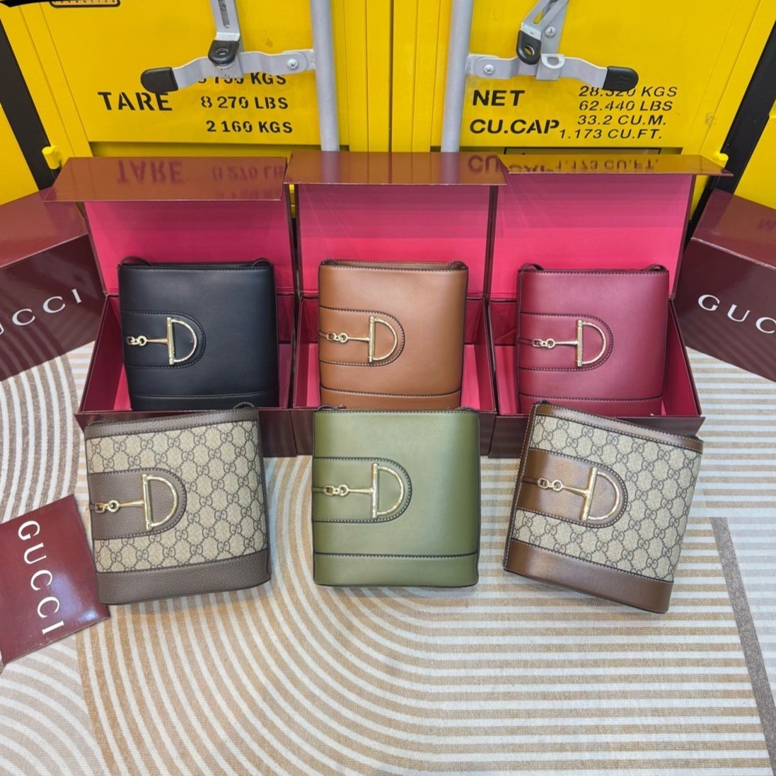 GUCCI 73 bucket bag กระเป๋าสะพายทรงบัคเก็ตยอดนิยม คอลใหม่ล่าสุด สุดยอดของความมีกิมมิคไม่เหมือนใคร วินเทจเรียบหรู ใช้แล้วดูแพง พร้อม box set โทนสีใหม่ของแบรนด์