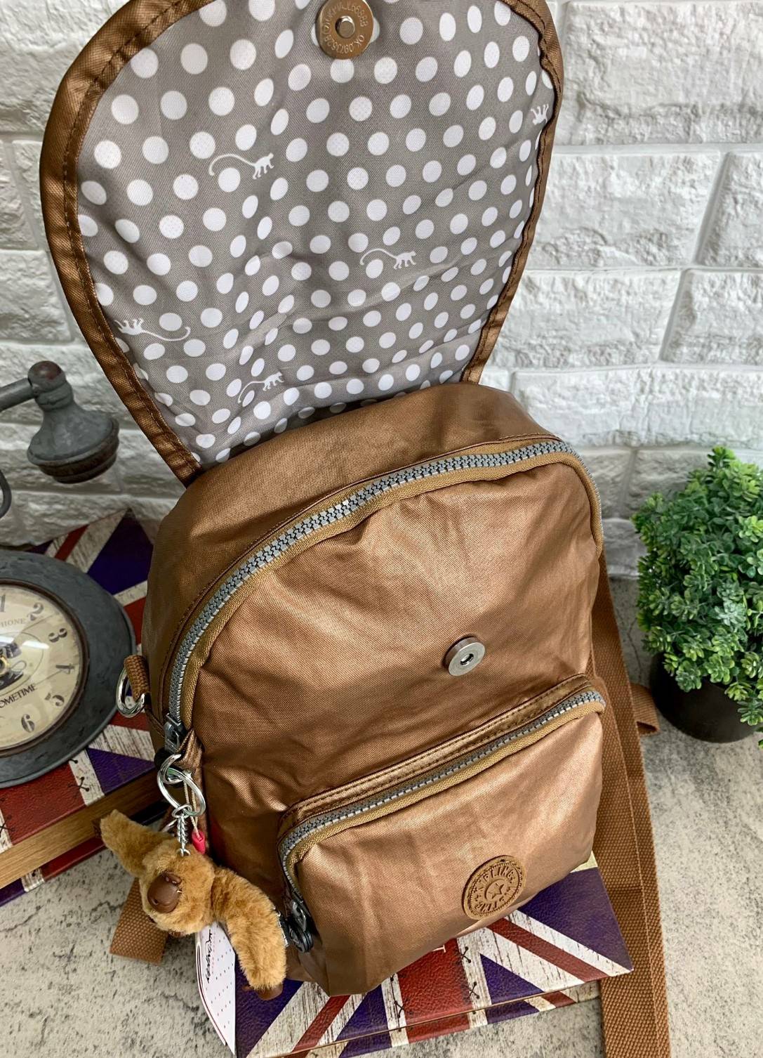 New!! Kipling Backpack//Shoulder Bag >>Kipling factory oem HK 🍭สินค้าราคาพิเศษค่ะ🍭 ✔️กระเป๋าสะพายหลัง//สะพายข้างได้ สุดคุ้มค่ะรุ่นนี้!! ✔️วัสดุไนล่อน ด้านหน้ามีช่องซิปเล็กใส่มือถือหรือของจุกจิกค่ะ ✔️เปิดปิดกระเป๋