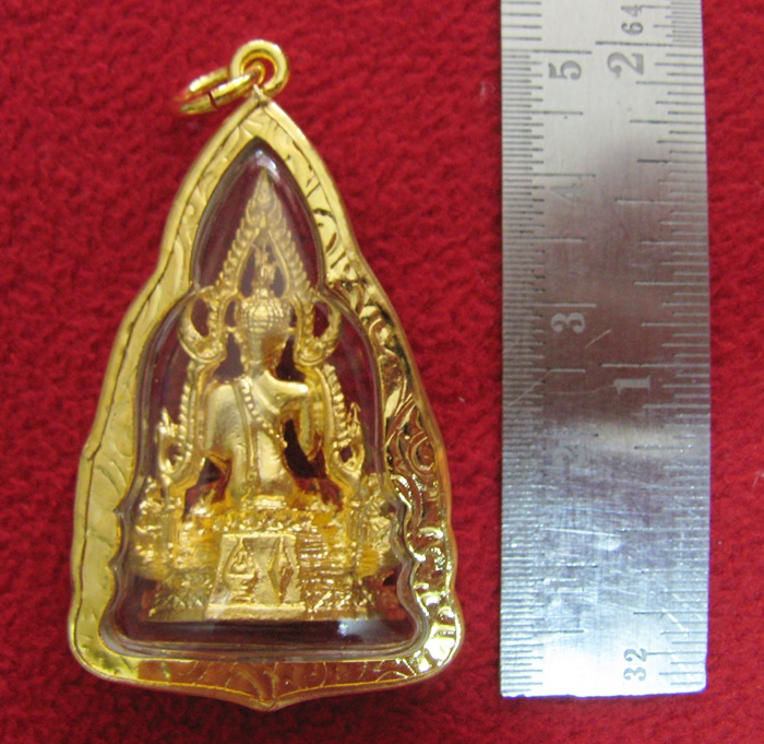 องค์พระพุทธชินราชเนื้อทองเลี่ยมทองไมครอนพร้อมใบคาถาค่ะ